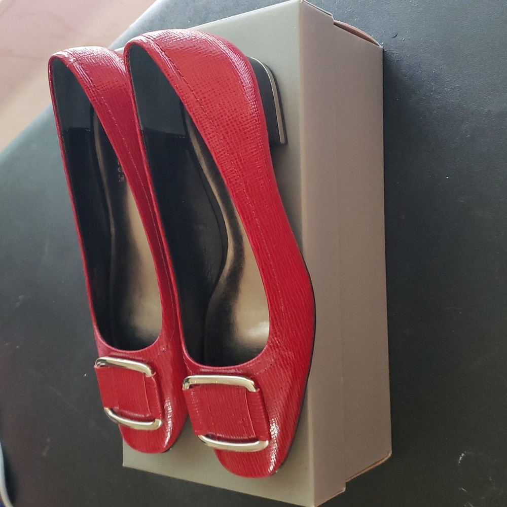 Ann Taylor Jacki Red Square Toe Flat Size 7 NIB - Picture 2 of 7